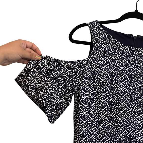 Banana Republic Navy Blue Printed Cold Shoulder Shift Midi Dress Size 4 - Picture 4 of 9